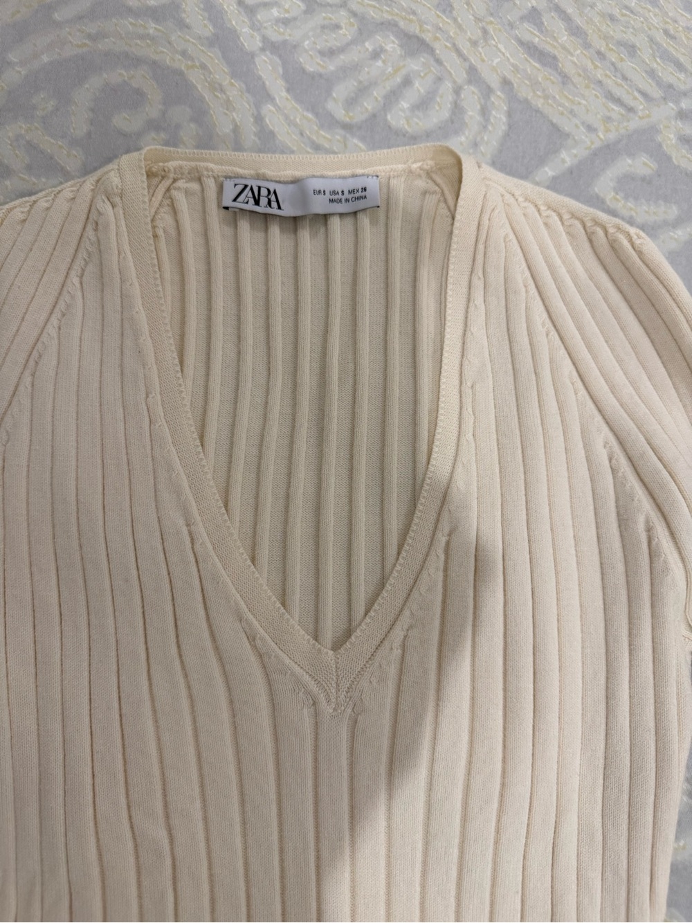 Zara Cream Ribbed V-Neck Sweater - Picture 4 of 4